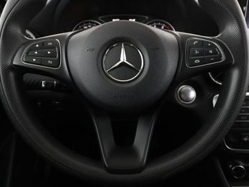 Mercedes GLA I Off-Roader Facelifting 1.6 180 122KM 2019 Mercedes GLA 180 navi klima grzane fotele czujniki, zdjęcie 20