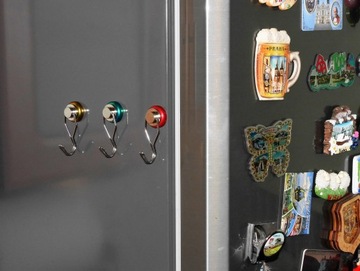 Magnes hak niebieski na grzejnik lodówkę 25mm 18kg