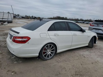 Mercedes Klasa E W212 2012 Mercedes-Benz Klasa E 63 AMG 2012 5.5l 5.5 Benzyna 518KM, zdjęcie 3