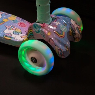 ДЕТСКИЙ ТРЕХКОЛЕСНЫЙ САМОКАТ, ЕДИНОРОГ, ПОДСВЕТКА СВЕТОДИОДНАЯ NILS FUN
