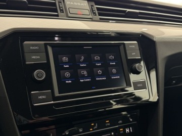 Volkswagen Passat B8 Variant Facelifting 2.0 TDI SCR 150KM 2023 Volkswagen Passat Business ACC LED Hak CarPlayAndroid Auto Podgrzewan, zdjęcie 27