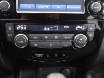 Nissan Qashqai II Crossover 1.2 DIG-T 115KM 2015 Nissan Qashqai 1.2 DIG-T, Automat, Skóra, Navi, zdjęcie 18