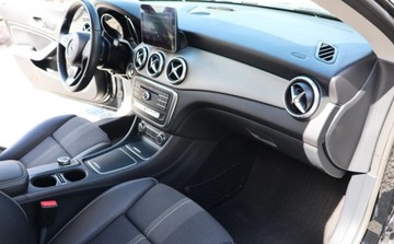 Mercedes CLA C117 Shooting Brake Facelifting 2.1 220 d 177KM 2017 Mercedes-Benz CLA NAVI, Czujniki, Tempomat, Grzane Fotele, Multifunkcja, Z, zdjęcie 10