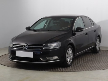 Volkswagen Passat B7 Limousine 2.0 TDI CR DPF BlueMotion 140KM 2011 VW Passat 2.0 TDI, Salon Polska, Navi, Klima, zdjęcie 1