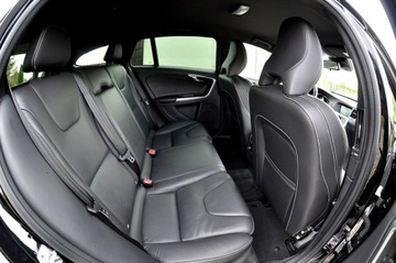 Volvo V60 I Kombi Facelifting 2.0 D3 DRIVE-E 150KM 2016 Volvo V60 Black Edition LiFt 2,0 D3 150Km Ledy, zdjęcie 19