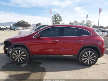 Mercedes GLA II 2021 Mercedes-Benz GLA 250 2021 2.0 Benzyna 221KM, zdjęcie 2