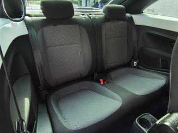 Volkswagen Beetle Hatchback 3d 1.6 TDI 105KM 2015 Volkswagen Beetle bezwypadkowy wyposażen, zdjęcie 28