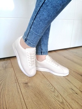 ЖЕНСКАЯ СПОРТИВНАЯ ОБУВЬ ADIDAS LIGHTWEIGHT BEIGE R39