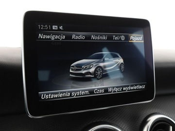 Mercedes Klasa A W176 Hatchback 5d Facelifting 180 122KM 2015 Mercedes A 180 półskóra navi grzane fotele, zdjęcie 22