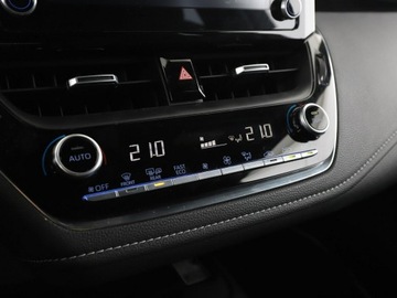Toyota Corolla XII Hatchback 1.8 Hybrid 122KM 2020 Toyota Corolla hybryda navi PDC-kamera klima-auto, zdjęcie 25