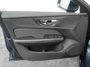 Volvo V60 II  Kombi Facelifting 2.0 B3 163KM 2023 Volvo V60 WD4889R#B3 B Core K.cofania Podgrz.f, zdjęcie 11