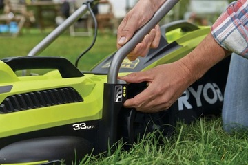 ЭЛЕКТРИЧЕСКАЯ КОСИЛКА RYOBI 33 см С МАСЛОМ ДЛЯ ТРАВЫ 35 л RYOBI RLM13E33S 1300 Вт