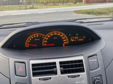 Toyota Yaris II Hatchback 5d 1.33 Dual VVT-i 101KM 2010 Toyota Yaris Sliczna salonowa 2010r 1.3B zarejestrowana 112tys km 100 bezw, zdjęcie 26