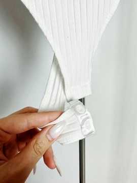 Кремовое приталенное боди в рубчик с вырезом