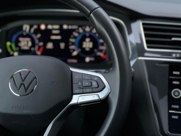 Volkswagen Tiguan II SUV Plug-in 1.4 TSI e-HYBRID 245KM 2022 Volkswagen Tiguan Tiguan 1.4 TSI Plug In DSG Highline LED Matrix Hak AsoFV, zdjęcie 28
