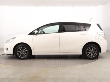 Toyota Verso Minivan Facelifting 1.6 D-4D 112KM 2014 Toyota Verso 1.6 D-4D, 7 miejsc, Klima, zdjęcie 2
