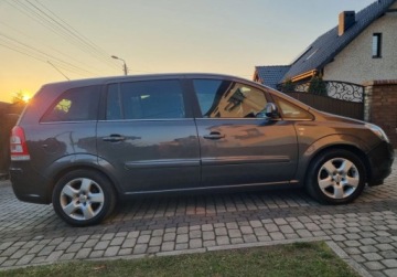Opel Zafira B 1.6 Twinport ecoFLEX 115KM 2010 Opel Zafira 1.6I LPG 7-osob Zadbane Polecam. 1.6 BenzynaLPG 115KM, zdjęcie 4