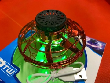 СВЕТЯЩИЙСЯ летающий спиннер FlyNova Pro Led