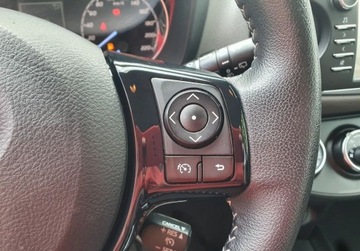 Toyota Yaris III Hatchback 5d Facelifting 2017 1.0 VVT-i 72KM 2020 Toyota Yaris Nawigacja Kamera Radar GetHelp Benzyna 72KM, zdjęcie 17