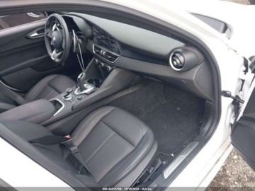 Alfa Romeo Giulia II Sedan Facelifting 2023 2.0 GME Turbo 280KM 2024 Alfa Romeo Giulia 2024r., 4x4, 2.0L 2.0 Benzyna 280KM, zdjęcie 8