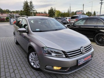 Volkswagen Passat B7 Variant 2.0 TDI CR DPF BlueMotion 140KM 2014 Volkswagen Passat Grzane fotele Klimatronik 2xPDC Alu Tempomat Hak 2.0, zdjęcie 2