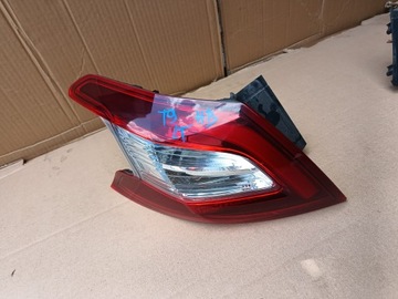 PEUGEOT 308 II T9 Lampa lewy tył w błotnik HB 9677817680