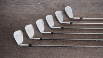 ОБЫЧНЫЙ НАБОР CALLAWAY APEX КОВАННОГО ЖЕЛЕЗА С ГРАФИТОМ