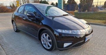 Honda Civic VIII Hatchback 3d 2.2 i-CTDi 140KM 2007 Honda Civic Honda Civic 2.2i-CTDi DPF Executive 2.2 Diesel 140KM, zdjęcie 2