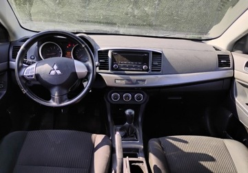 Mitsubishi Lancer IX Sportback 1.6 MIVEC 117KM 2014 Mitsubishi Lancer 122014r, Salonowy. 1.6Benzyna. Uszkodzony lewy tyl. Jezd, zdjęcie 5