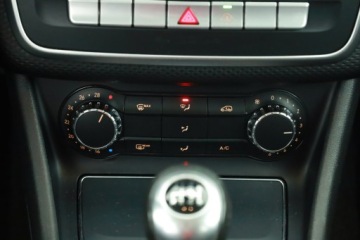 Mercedes Klasa A W176 Hatchback 5d Facelifting 160 102KM 2016 Mercedes A A 160, Salon Polska, Skóra, Klima, zdjęcie 9