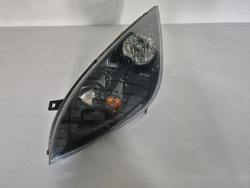 MITSUBISHI COLT 04-07R LEVÝ SVĚTLO PŘEDNÍ TMAVÁ EUR