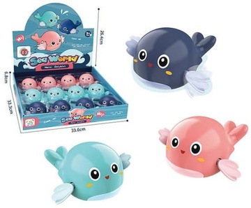 ДЕЛЬФИН ЗАВОДИТСЯ В ВОДУ БАНИ, ПЛАВАЕТ РЫБА