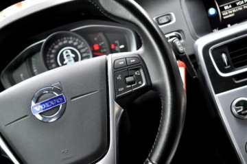 Volvo V60 I Kombi Facelifting 2.0 D2 DRIVE-E 120KM 2017 Volvo V60 LiFT Biała Perła 2,0 Diesel Ledy Navi, zdjęcie 21