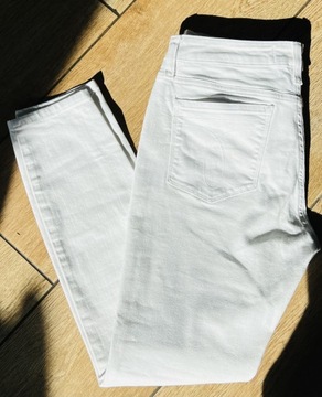 Calvin Klein białe jeansy rurki w30 40 42 skinny