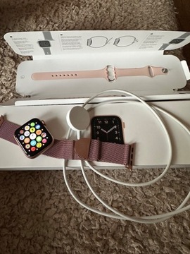 Smartwatch Apple SE 40 mm złoty