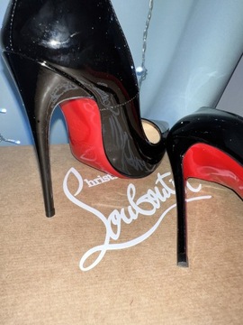 Eleganckie szpilki Christian Louboutin 