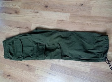 Spodnie typu cargo khaki Zara