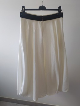 Biała długa spódnica z czarnym paskiem r. 36, dł. 85cm, w pasie 38*2