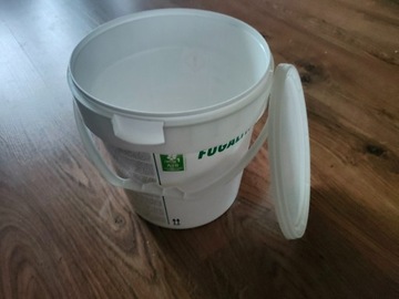 Wiadro plastikowe z przykrywką 4,5l 