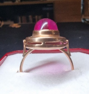 Złoty pierścionek z kamieniem 6,23gr P. 583