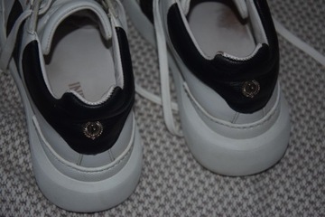 Pollini białe buty sportowe sneakersy 37 monogram