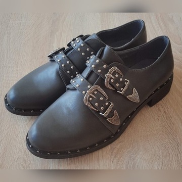 Nowe buty czarne 39 płaskie metalowe sprzączki 