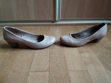 Buty na obcasie czółenka Clara Barson Classic Styl