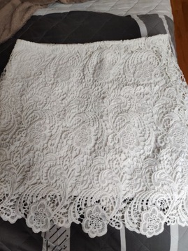 Biała koronkowa spódnica mini H&M na lato 40