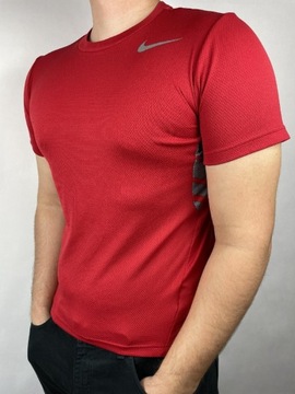 T-shirt sportowy Nike M czerwony