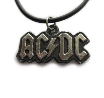 mały naszyjnik wisiorek metalowy AC DC AC/DC