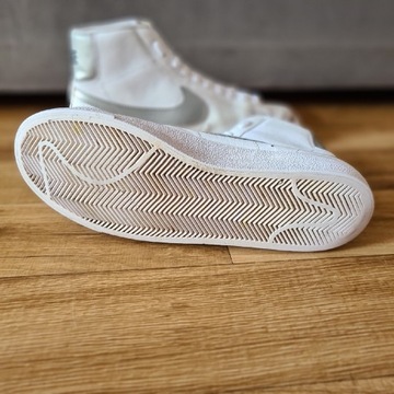 Buty Nike blazer mid r40(25cm) białe srebrne