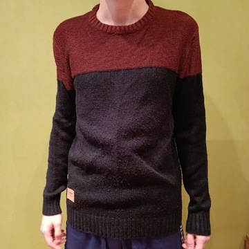 Sweter bordowo-czarny Cropp