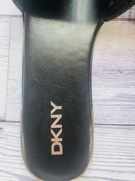 Klapki skórzane DKNY 