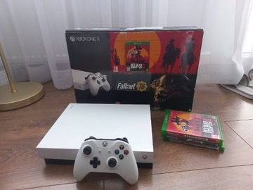 Xbox One X biały + zestaw gier